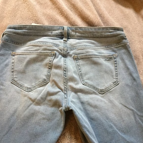 Light Wash Distressed Hollister Jean Leggings.  Size 5. Waist 27. - Picture 6 of 8